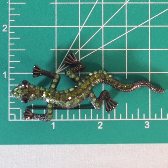 Gekko Brooch Green And Yellow Rhinestones Over Gun Metal - Picture 6 of 6
